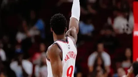 郑钦文大满贯首战位列前五，人民日报体育微博发布最新赛种排名